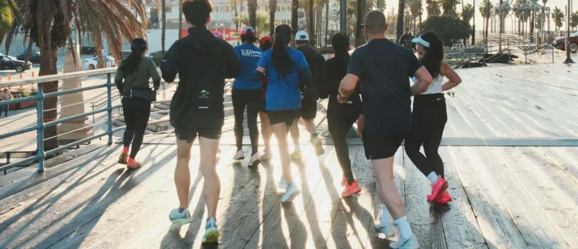 Social run clubs en Colombia: la guía de comunidades de running que debes conocer